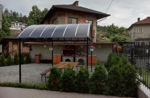 Tryavna Maison | Iceberg