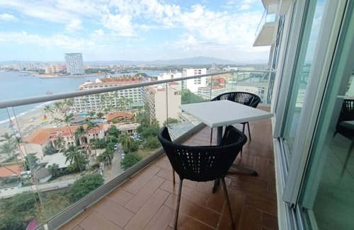 North Hotel Zone Copropriété | ICON VALLARTA 2-1402 ESPECTACULAR VIEW OF BANDERAS BAY CONDO