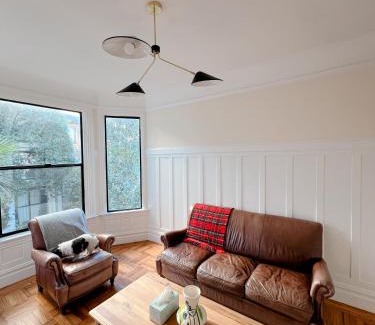 Russian Hill Appartement | Iconic 3 bedroom with Sweping Bay City Views, 100 Walk Score