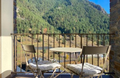 Arinsal Appartement | Iconic - A Pie De Pistas En 1 Minuto - Terraza con Vistas al Valle Arinsal - Parking Gratis l by BonesVacances