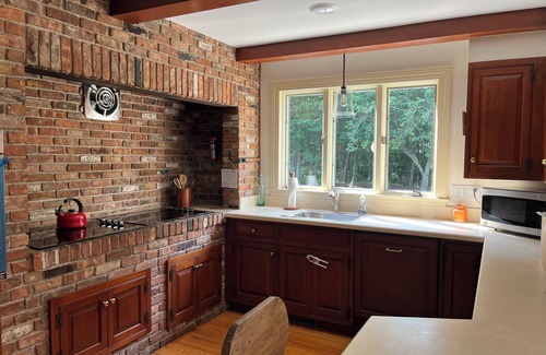 Mystic - New London Maison | Iconic Charming Estate Overlooking Cove with Water Access in Peaceful Stonington
