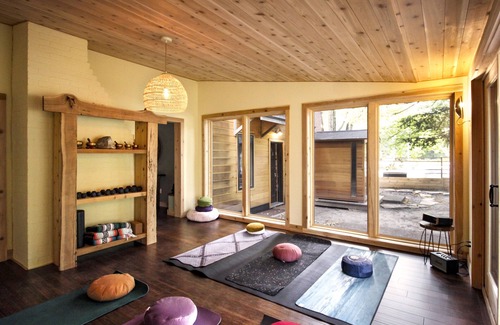 Columbia Maison | Iconic Forest Retreat with Pool & Hot Tub in the Delaware River Valley