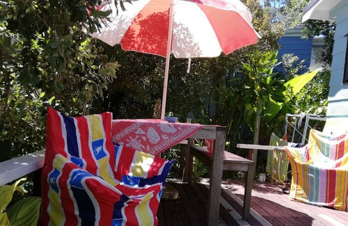 Red Beach Cabine | Iconic Kiwi Bach with sea views and a 2 minute walk to the beach.