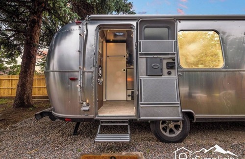 Berkley Appartement | Iconic Retro Airstream | Private Yard & Firepit