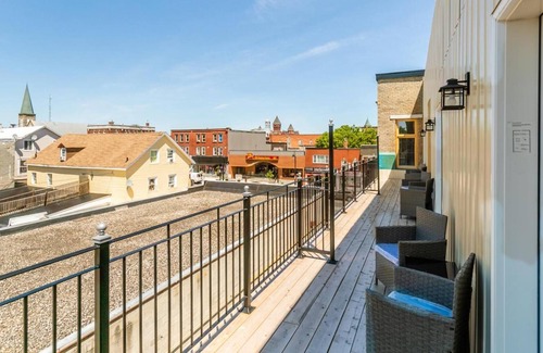 Smiths Falls Appartement | Iconic Rideau 1Bd Unit Balcony Free Parking 3