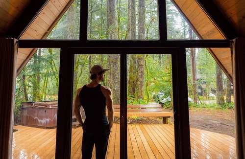 Skykomish Cabine | Iconic Sky Haus: Hot Tub, Fiber, Newly Renovated