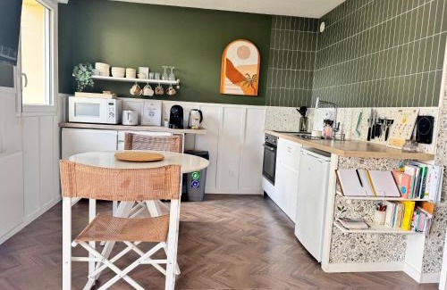 Courseulles-sur-Mer Appartement | Idéal couple - La Petite Oasis - 10min à pieds du centre ville & plage - 2km du Centre Juno Beach - 23min du Mémorial de Caen - wifi gratuit