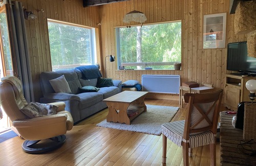 Saint-Sauveur-Camprieu Chalet De Ski | Idéalement situé au centre du village près du lac du bonheur.