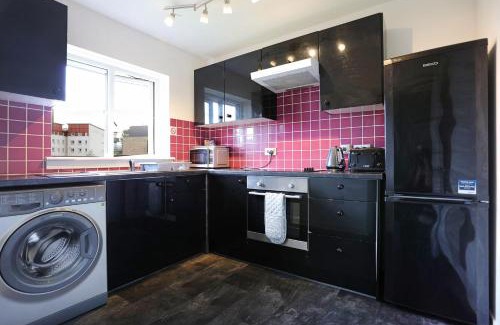 Leith Appartement | Ideal Central Edinburgh location with free on-site private parking
