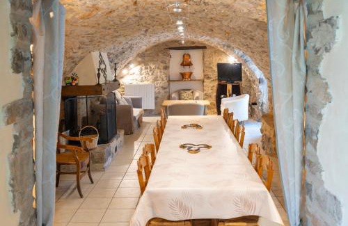 Causse-de-la-Selle Maison | Ideal famille et groupe Mas dans les Cévennes Piscine Plages privées Cadre exceptionnel Convivialité Calme Vignoble Parking gratuit Borne électrique Animaux acceptés - Wifi