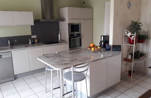 Saint-Hilaire-la-Palud Appartement | Idéal pour visite du marais et repos avec piscine, barque, vélos, parc
