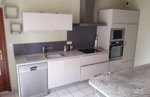 Saint-Hilaire-la-Palud Appartement | Idéal pour visite du marais et repos avec piscine, barque, vélos, parc