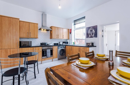 Chorley Maison | Ideal For Contractors or Holidays - Chorley House with Free Parking