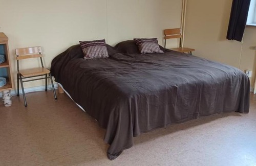 Gardsjo Appartement | Ideal for groups and families! Staying in a school next to the forest