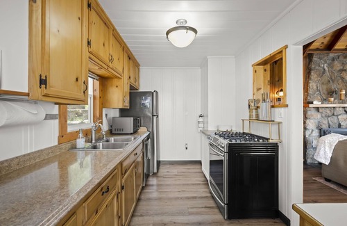 Brockway Maison | Ideal for honeymoons or anniversaries, cozy cabin with hot tub and Lake Tahoe vi