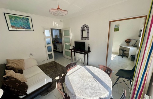 Saint-Mande Appartement | Ideal for visiting Paris, right next to the Bois, pets welcome!