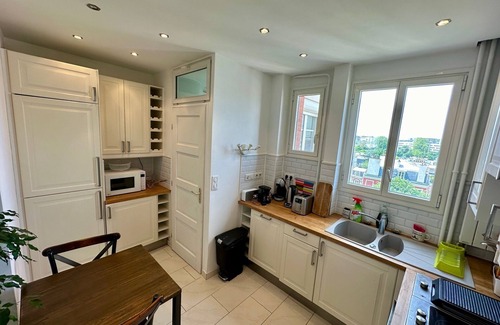 Saint-Mande Appartement | Ideal for visiting Paris, right next to the Bois, pets welcome!