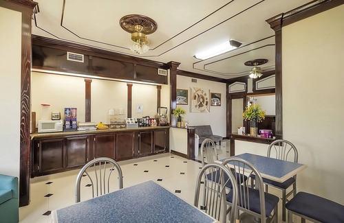 Three Rivers Maison | Ideal Mix of Comfort and Value! Near Dairy Queen Three Rivers! Pets are Allowed!