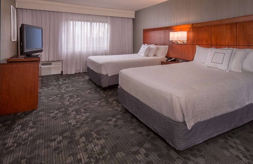 Columbia Hôtel | Ideal Mix of Comfort and Value! Indoor Swimming Pool, Pets are Welcome!