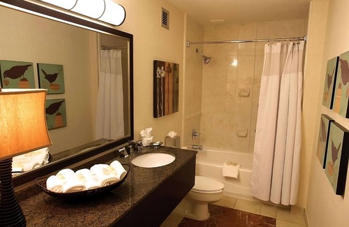 Eagan Park Hôtel | Ideal Mix of Comfort and Value! Outdoor Pool, Pets Allowed