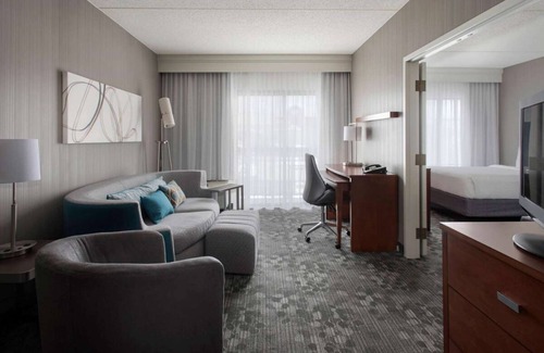 Milford Hôtel | Ideal Mix of Comfort and Value! 3 Comfortable Units, Pet-Friendly, w/ Pool