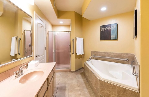 North Scottsdale Hôtel | Ideal Mix of Comfort and Value! Swimming Pool, Full Kitchen, Free Parking!