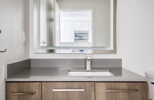 Mountain View Appartement | Ideal Mountain View 1BR w/ Pool, Gym & W/D, near 280 & 101, by Blueground