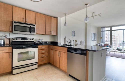 Downtown Appartement | Ideal Silver Spring 1BR, nr Shopping Center, Subway & Bars, by Blueground