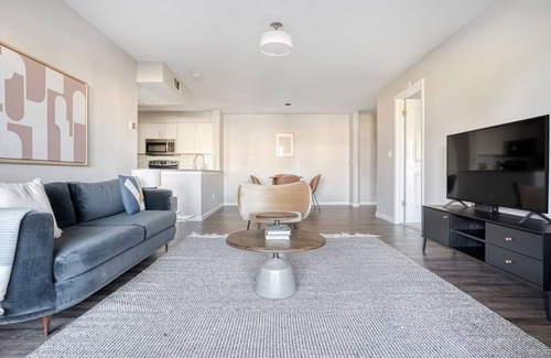 Sunnyvale Appartement | Ideal Sunnyvale 2BR w/ A/C, Parking & Pool, walk to Apple, by Blueground