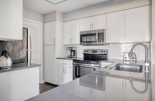 Sunnyvale Appartement | Ideal Sunnyvale 2BR w/ A/C, Parking & Pool, walk to Apple, by Blueground