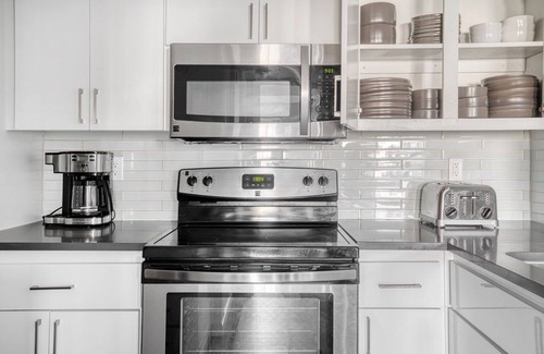 Sunnyvale Appartement | Ideal Sunnyvale 2BR w/ A/C, Parking & Pool, walk to Apple, by Blueground