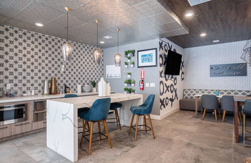 Sunnyvale Appartement | Ideal Sunnyvale 2BR w/ A/C, Parking & Pool, walk to Apple, by Blueground