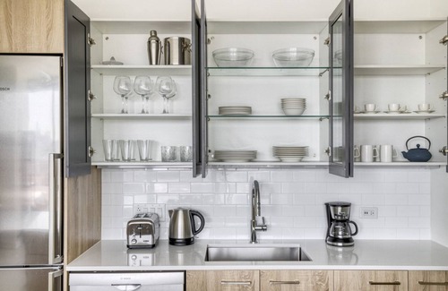 West Loop Appartement | Ideal West Loop 1BR w/ Pool, Coworking & Gym, 1 block to L, by Blueground