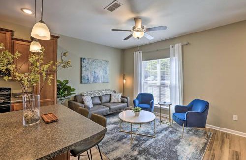 Tallahassee Appartement | Ideally Located and Elegant Condo with Balcony!