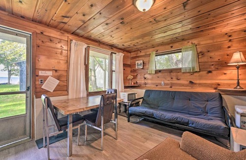 Houghton Lake Maison | Ideally Located Cabin with Direct Lake Access!