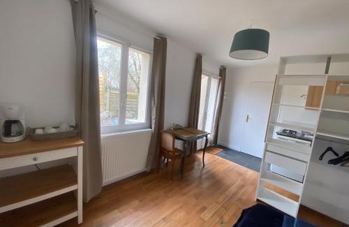 Saint-Cyr-l'Ecole Appartement | ideally located next to castle park