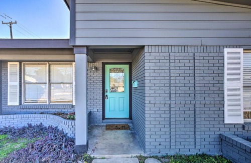 Shearer Hills - Ridgeview Maison | Ideally Located San Antonio Home with Fire Pit!