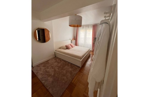 Les Pavillons-sous-Bois Appartement | IDF19 Spacious Apart with optional Jacuzzi 65e per night