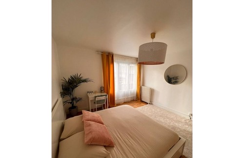 Les Pavillons-sous-Bois Appartement | IDF19 Spacious Apart with optional Jacuzzi 65e per night