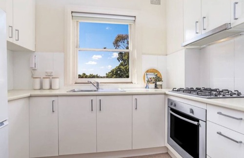 Rose Bay Appartement | Idyllic 2-Bed Retreat: Chic & cozy close to Bondi Beach