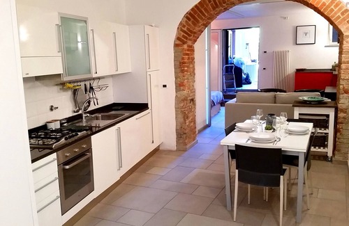 San Terenzo Appartement | Idyllic air-conditioned apartment with private garden, by the sea