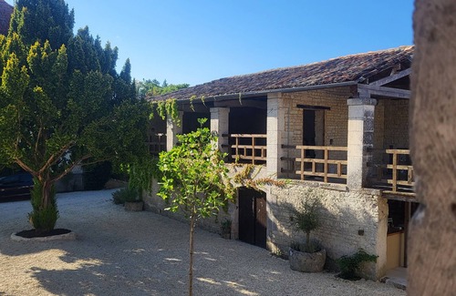 Coulonges Maison | Idyllic and charming 4-bedroom country manor house in peaceful Charente village.