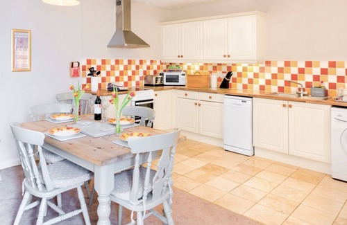 Irstead Cottage | Idyllic Cottage - Detached, Private Garden, Dog Friendly - 2 Ensuite Bedrooms.
