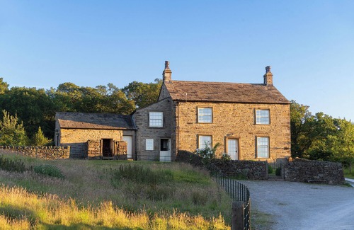 Skipton Maison | Idyllic country detached cottage sleeping 8 guests with free breakfast