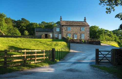 Skipton Maison | Idyllic country detached cottage sleeping 8 guests with free breakfast