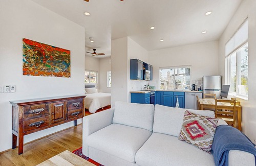 Del Mar Heights Maison | Idyllic Dog Friendly, Del Mar Coastal Retreat - Walk to Beach & Lagoon