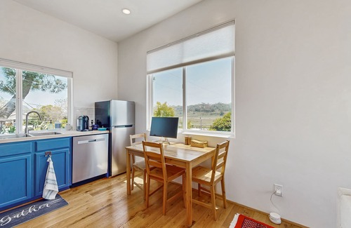 Del Mar Heights Maison | Idyllic Dog Friendly, Del Mar Coastal Retreat - Walk to Beach & Lagoon