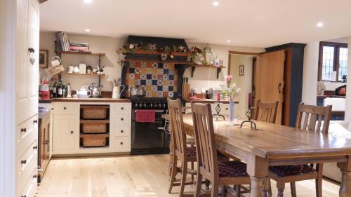 Buckland Newton Maison | Idyllic Dorset Cottage Surrounded by Fields in the Heart of the Countryside