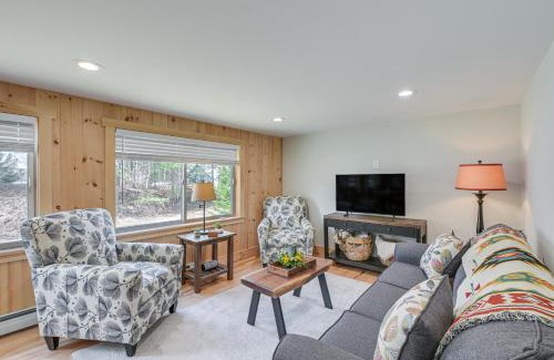 Franklin Maison | Idyllic Eastbrook Cabin Lake Access, Near Acadia!