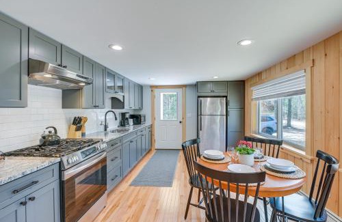Franklin Maison | Idyllic Eastbrook Cabin Lake Access, Near Acadia!